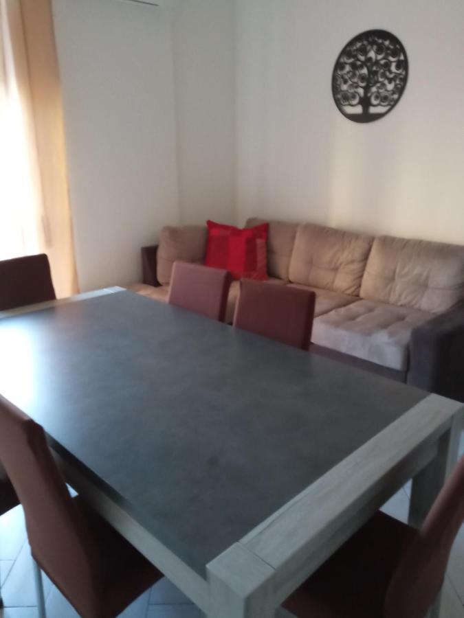 Family Apartment Бриндизи Екстериор снимка