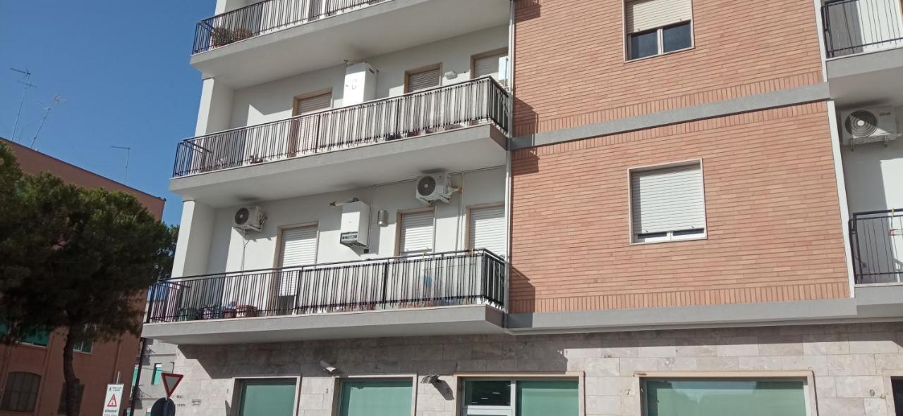 Family Apartment Бриндизи Екстериор снимка